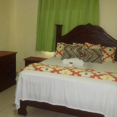 Hotel Enrique I Gazcue, Bed And Breakfast Санто-Доминго Экстерьер фото