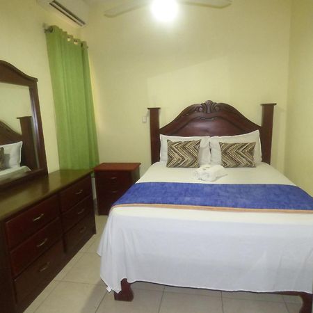 Hotel Enrique I Gazcue, Bed And Breakfast Санто-Доминго Экстерьер фото