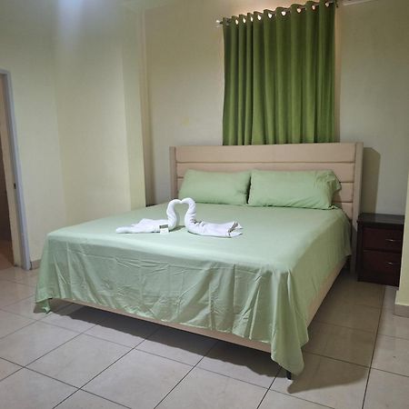 Hotel Enrique I Gazcue, Bed And Breakfast Санто-Доминго Экстерьер фото