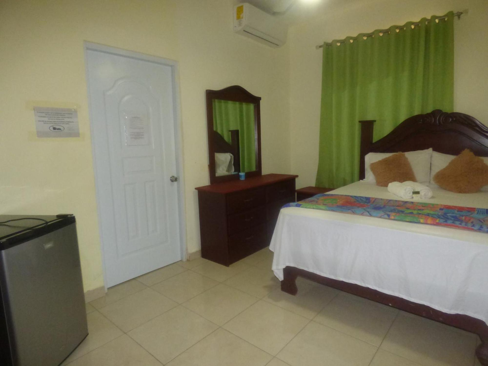 Hotel Enrique I Gazcue, Bed And Breakfast Санто-Доминго Экстерьер фото