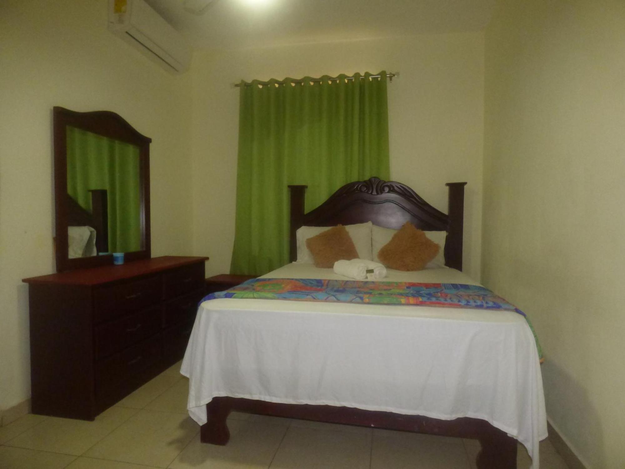 Hotel Enrique I Gazcue, Bed And Breakfast Санто-Доминго Экстерьер фото