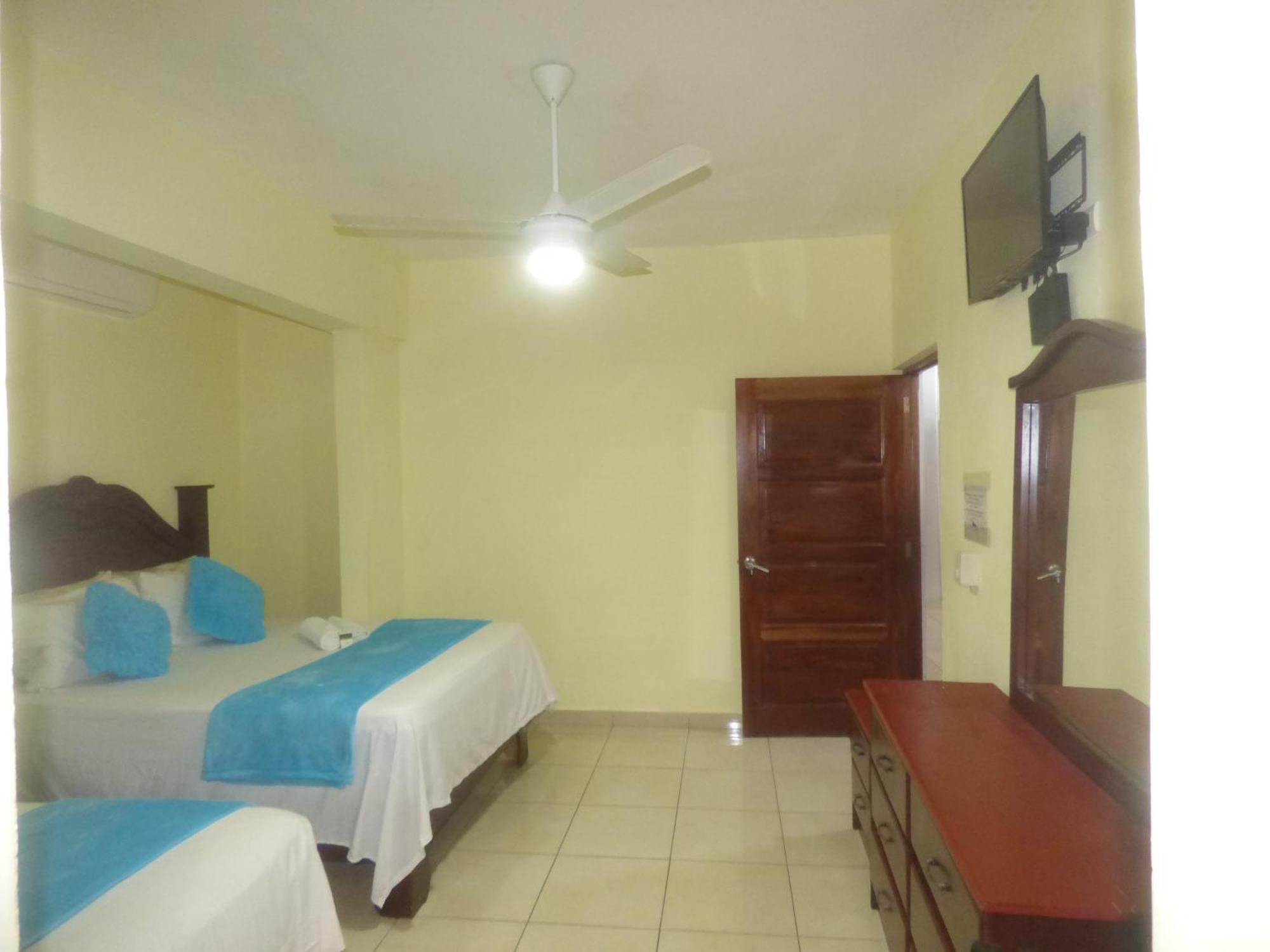Hotel Enrique I Gazcue, Bed And Breakfast Санто-Доминго Экстерьер фото