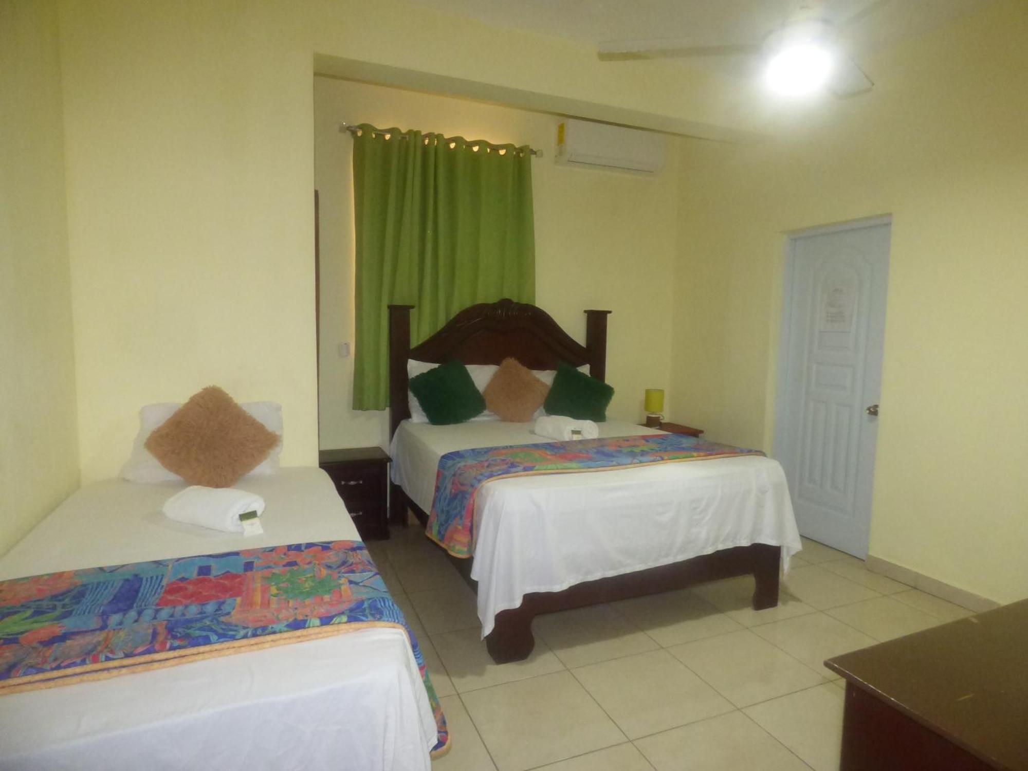 Hotel Enrique I Gazcue, Bed And Breakfast Санто-Доминго Экстерьер фото