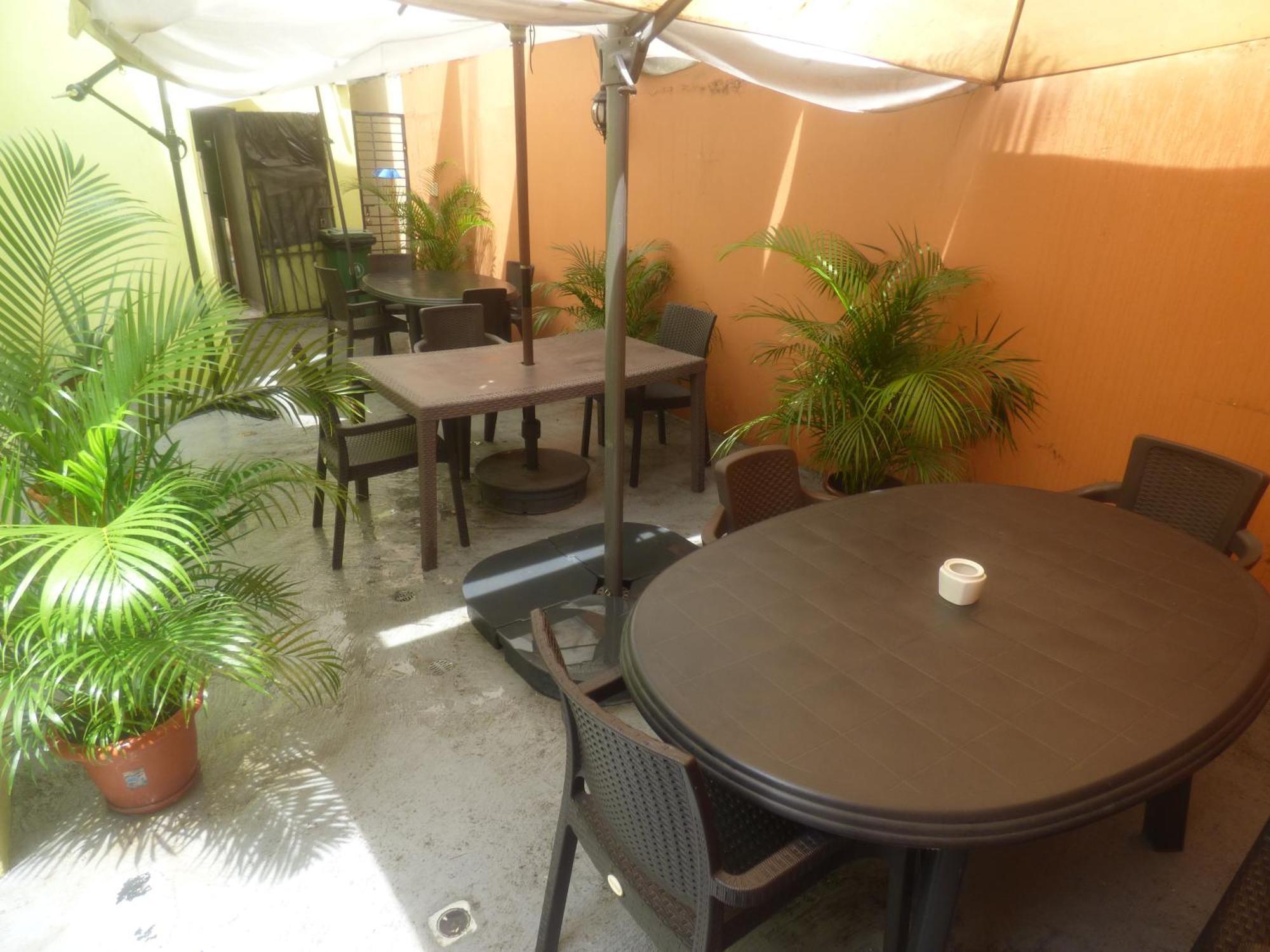 Hotel Enrique I Gazcue, Bed And Breakfast Санто-Доминго Экстерьер фото