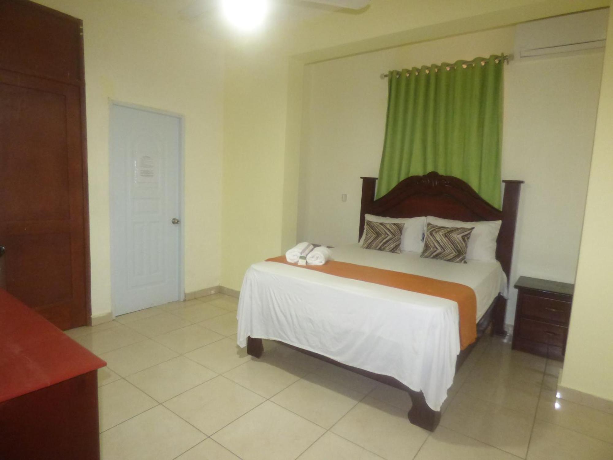 Hotel Enrique I Gazcue, Bed And Breakfast Санто-Доминго Экстерьер фото