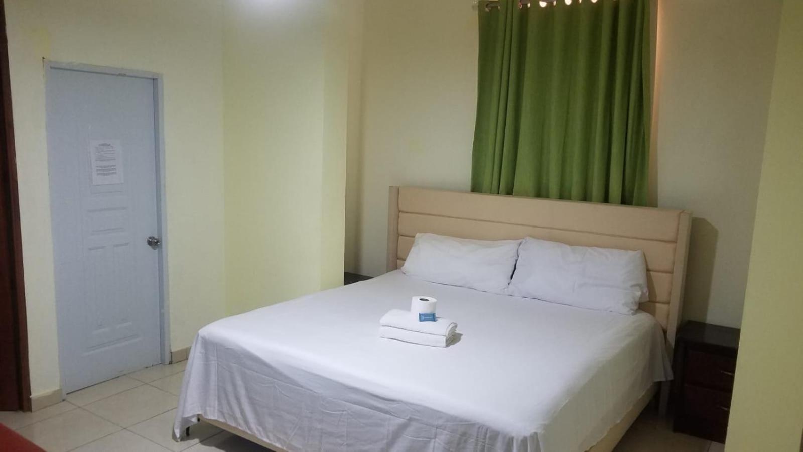 Hotel Enrique I Gazcue, Bed And Breakfast Санто-Доминго Экстерьер фото